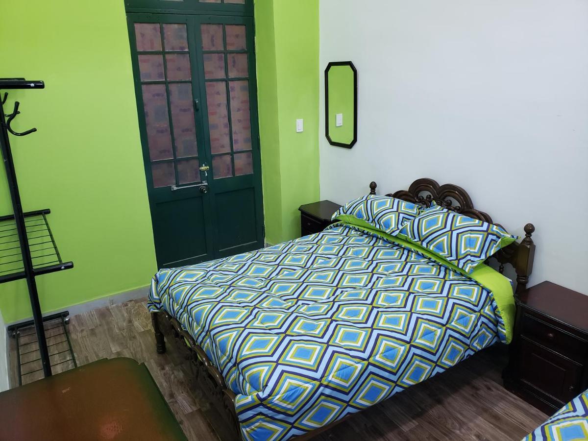 Saint Peter'S Llama Hostal La Paz Extérieur photo